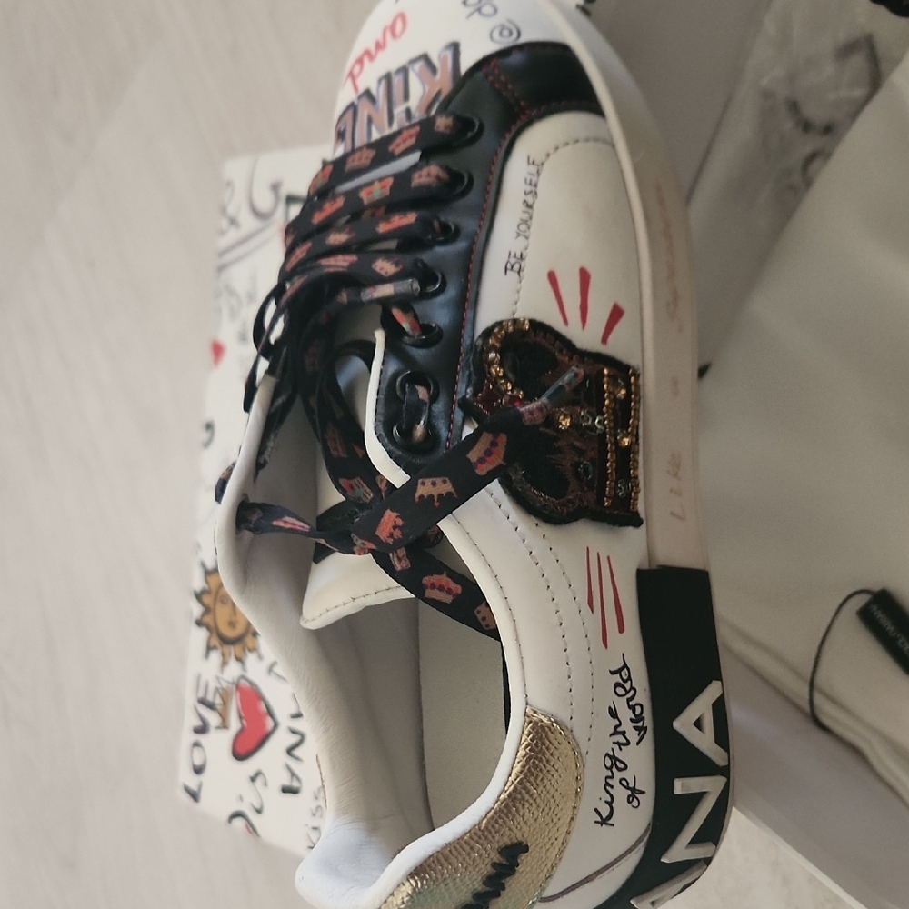 Dolce & Gabbana Women's White 'Love' Low-Top Sneakers - Picture 2 of 7